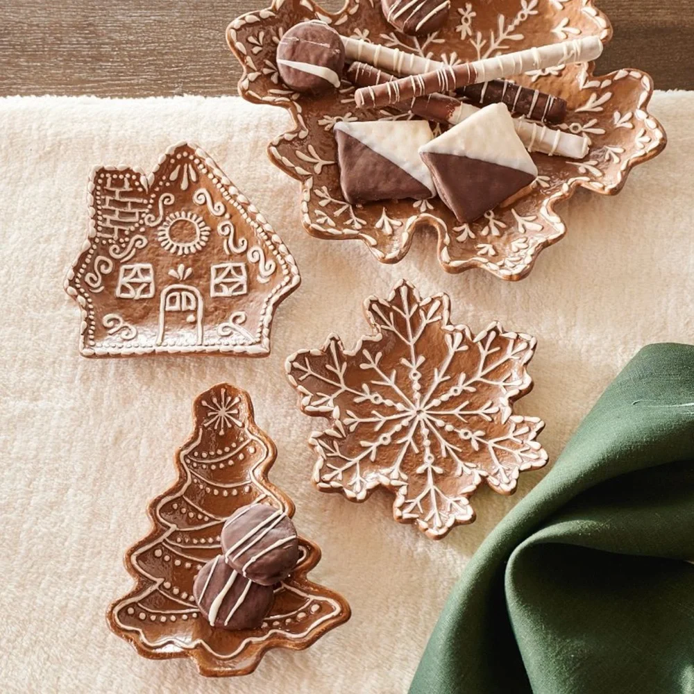 Pottery Barn Gingerbread House Plates Set Of Four New In Box